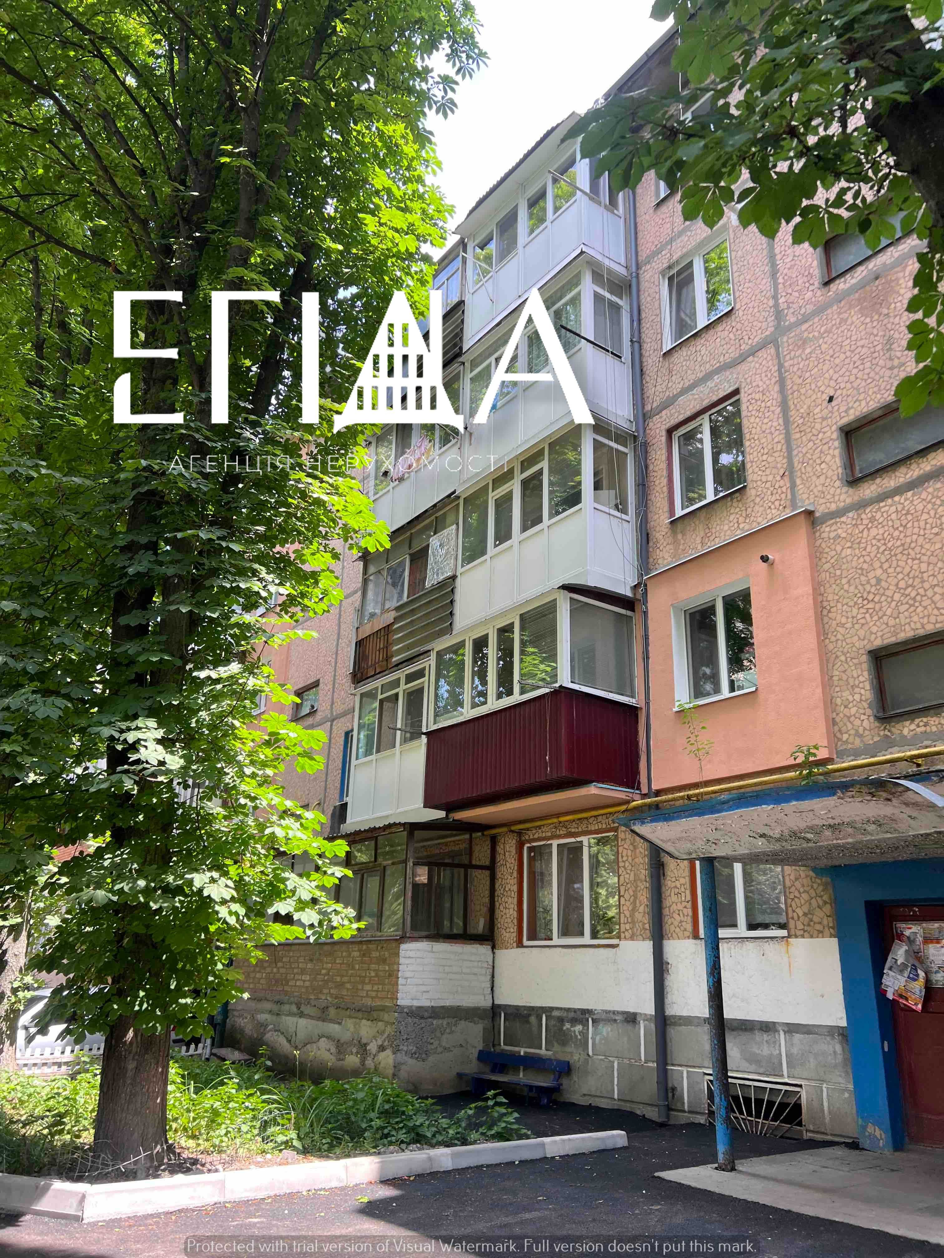 2-кімнатна квартира на Яновського. Під ремонт.