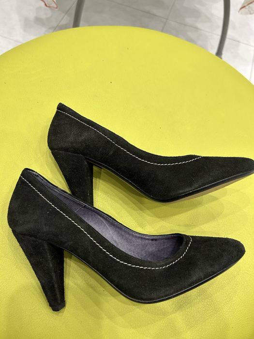 Sapatos de camurca n. 37