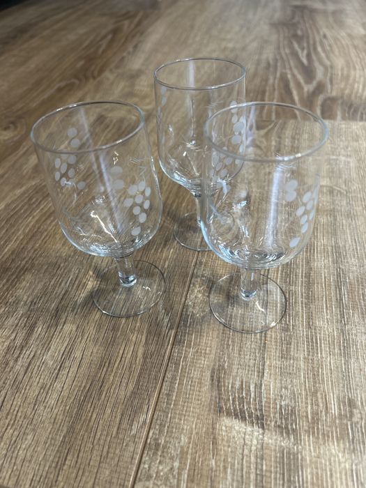 Zestaw 3 szklanych kieliszków z grawerem winogron