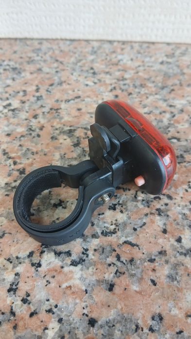 Luz Sinalizadora traseira de bicicleta (nao inclui bateria)