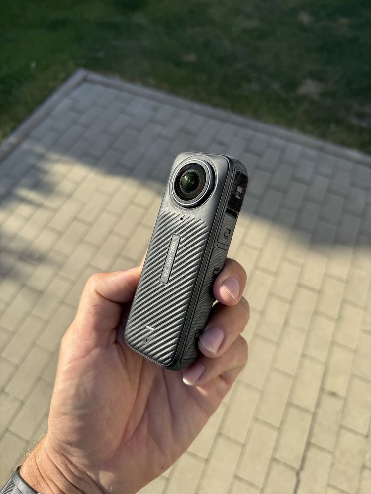 Kamera Insta360 x4