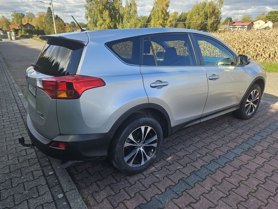 Toyota rav4 2015 rok