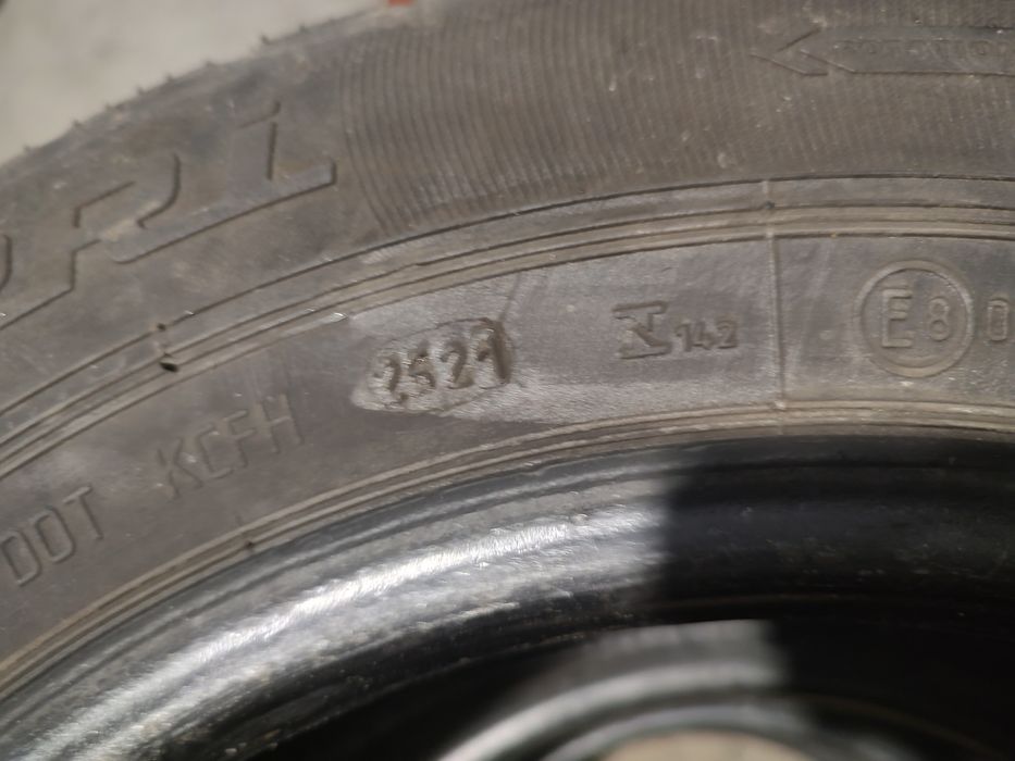 Продам 2 зимні резини 175/70/r13