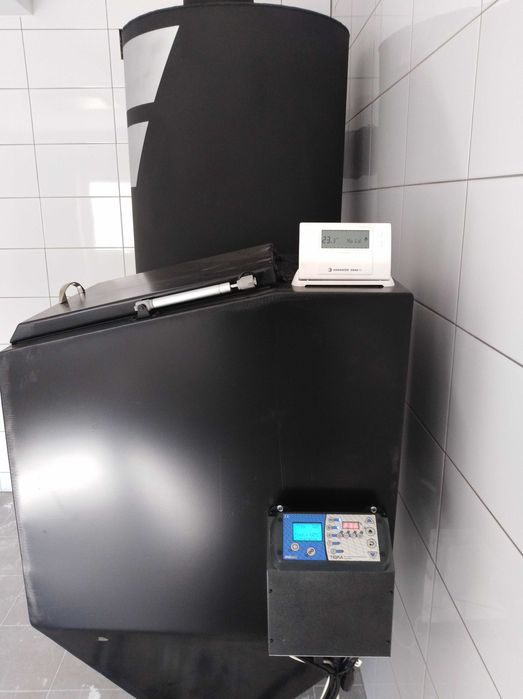 Piec nadmuchowy z podajnikiem. 50 kw.