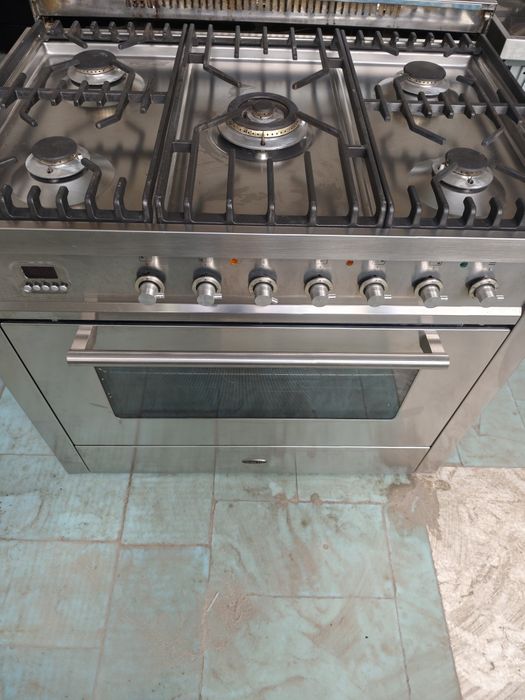 Професійна газова плита на 5 камфорок