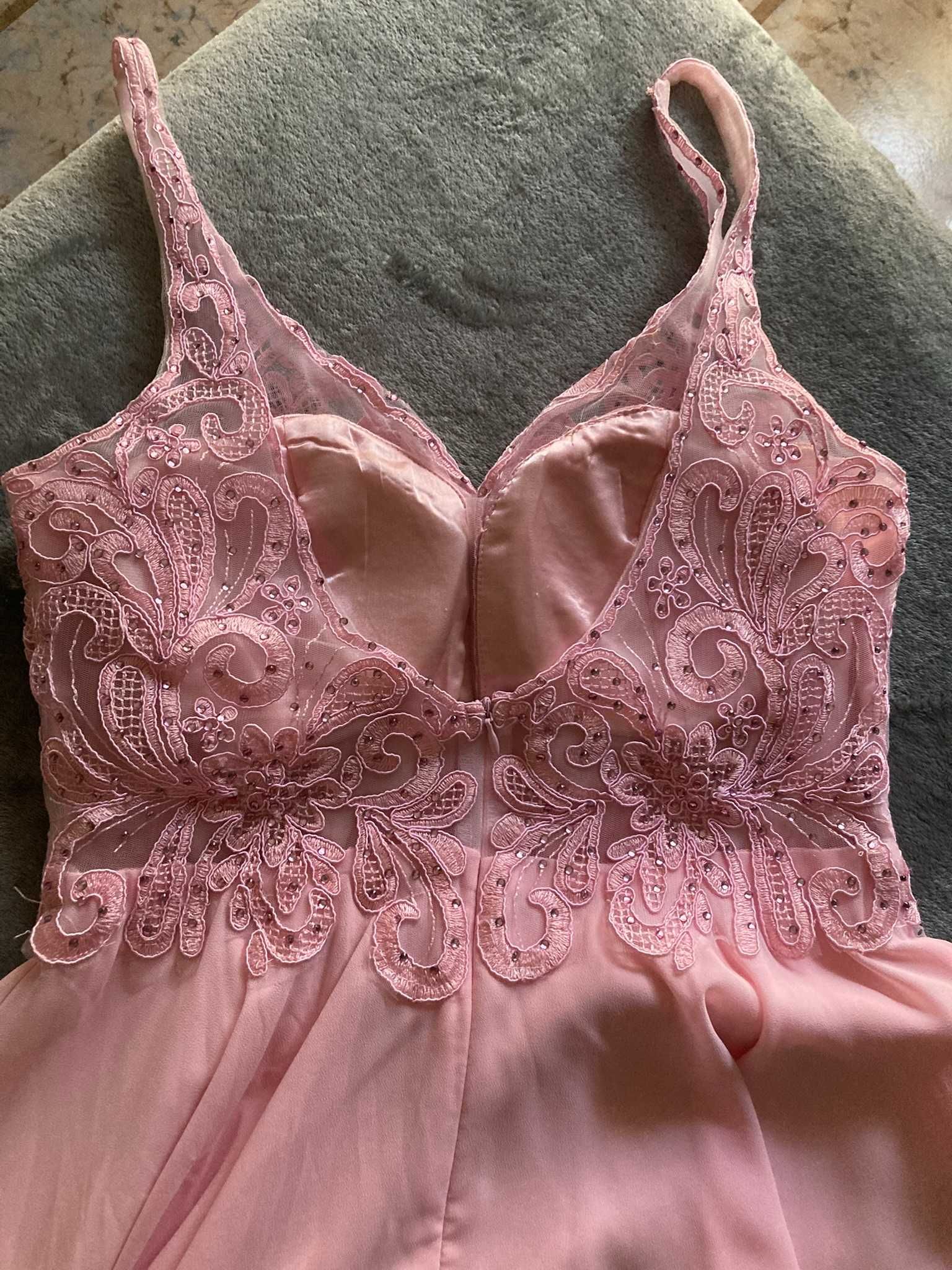 Sem vestido para levar a um casamento? Aqui está ele!