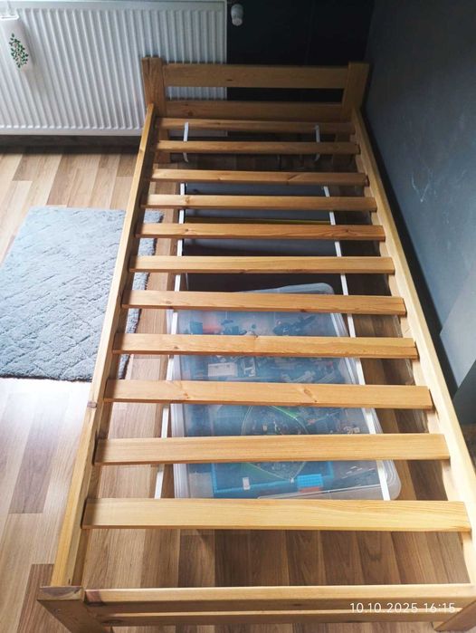 Łóżko drewniane 90x200 + materac.