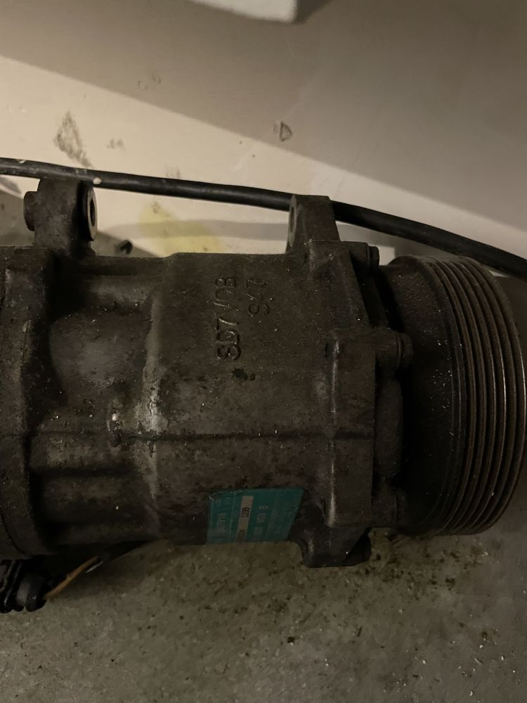 Kompresor sprężarka klimatyzacji VW T5 - sprawna