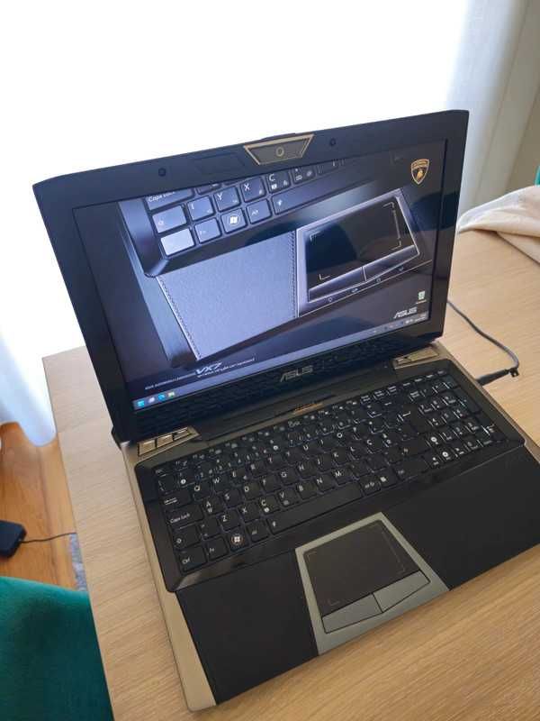 PC Portátil Asus Lamborghini VX7s