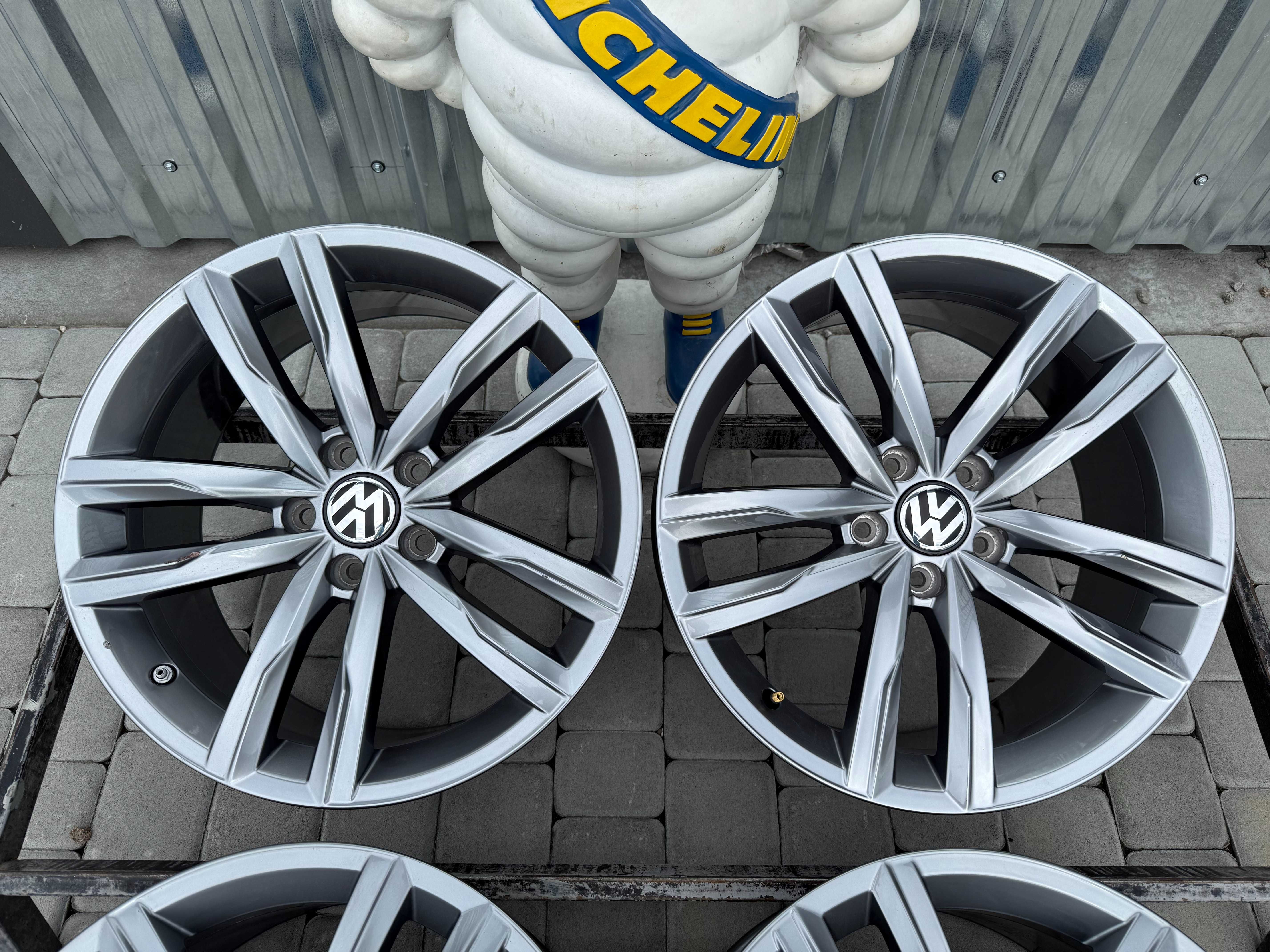 Диски VW R18 5x112 8J ET44 Passat B7 B8 Beetle CC Eos Variant Skoda