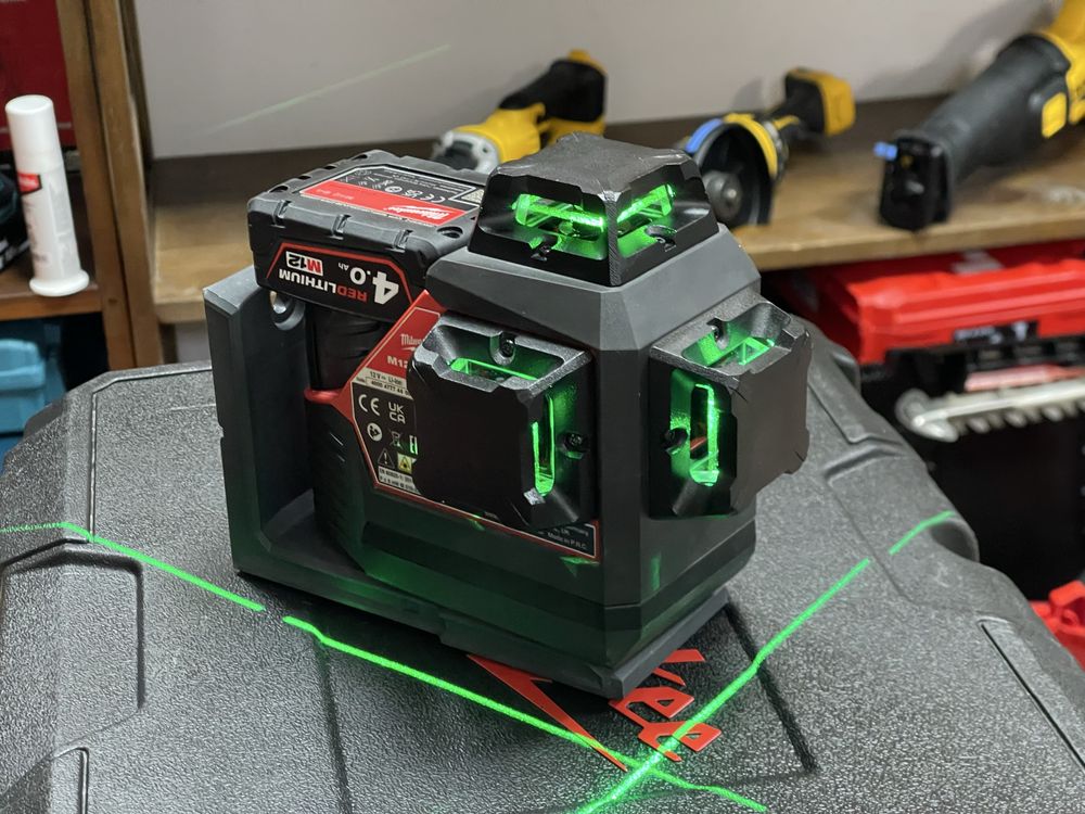 Milwaukee M12 3PL / 3D лінійний лазерний рівень Мілвокі