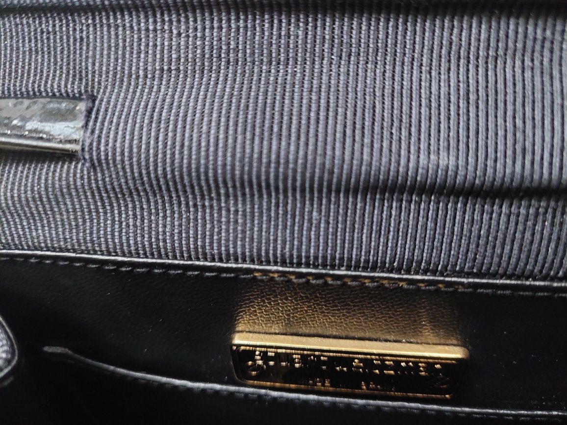 Elegancka torebka czarna stuart weitzman