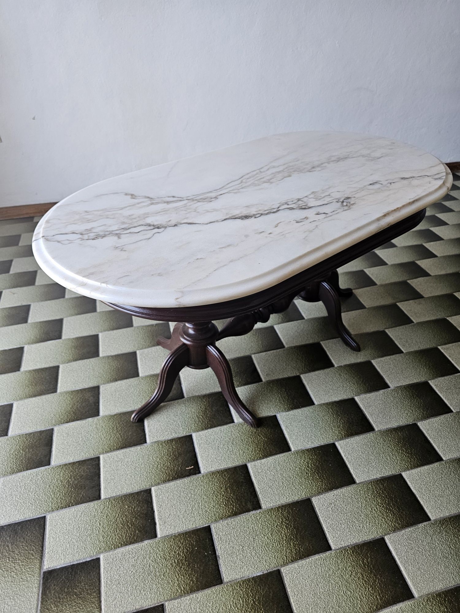 Mesa de Centro com Tampo de Pedra