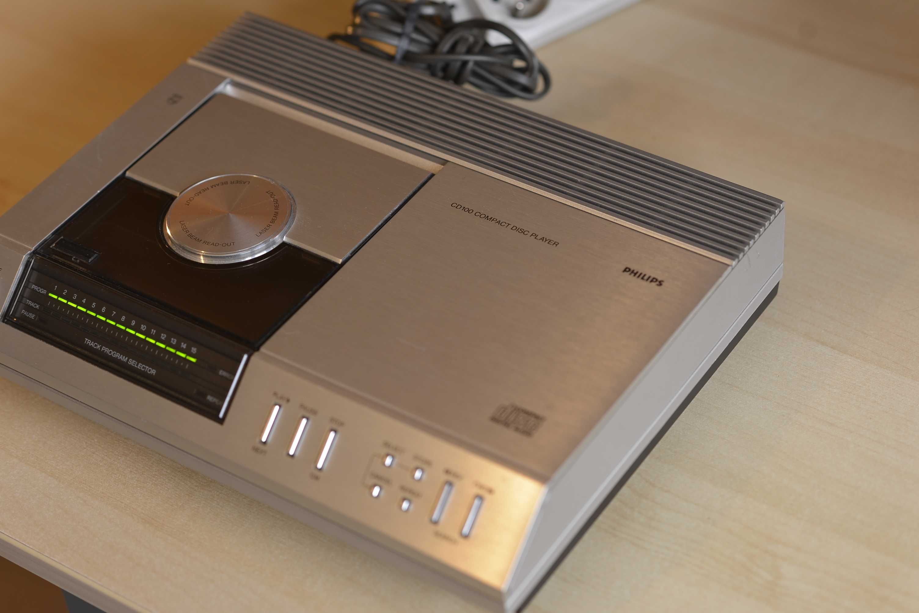 Odtwarzacz CD Philips CD100, 2x TDA1540 z pilotem, full remote control
