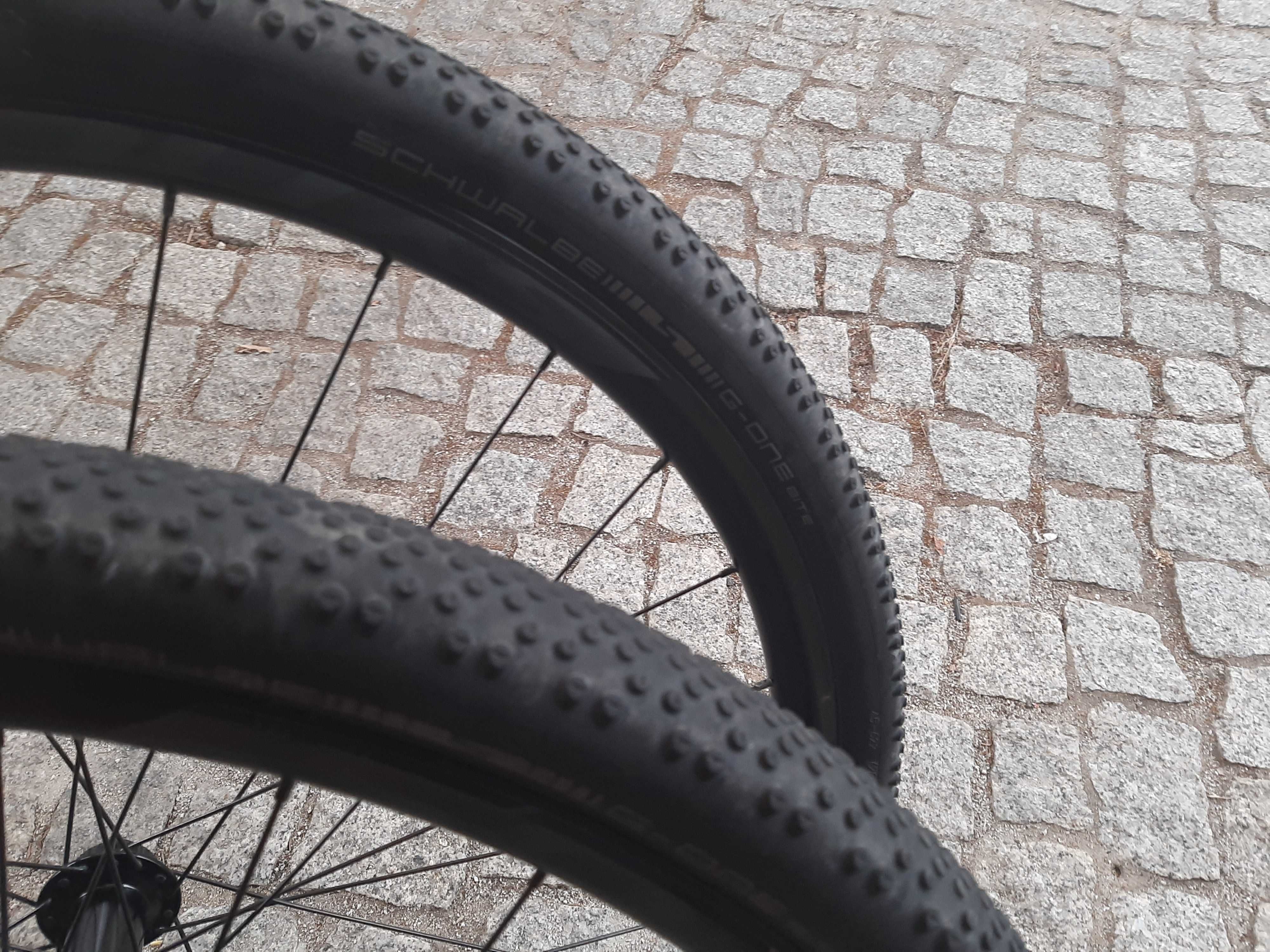 Koła gravel 28 cali z oponami