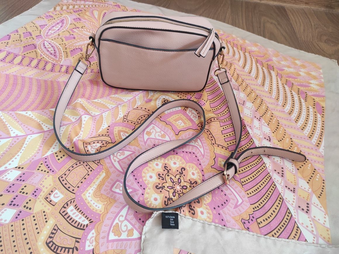 Torebka Jenny Fair crossbody pudrowy róż złote okucia plus jedwabna