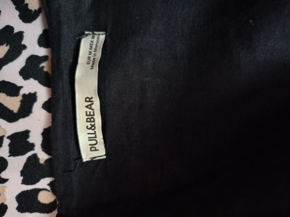 Sukienka w panterkę Pull&Bear rozmiar M