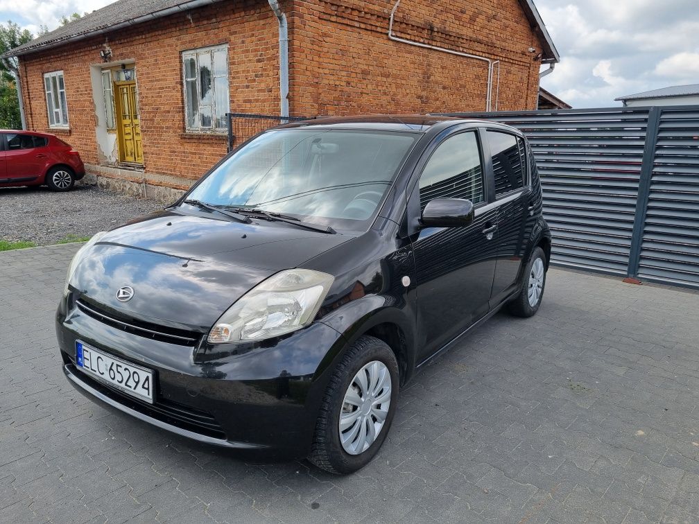 Daihatsu sirion 1.3 benz / Toyota yaris
