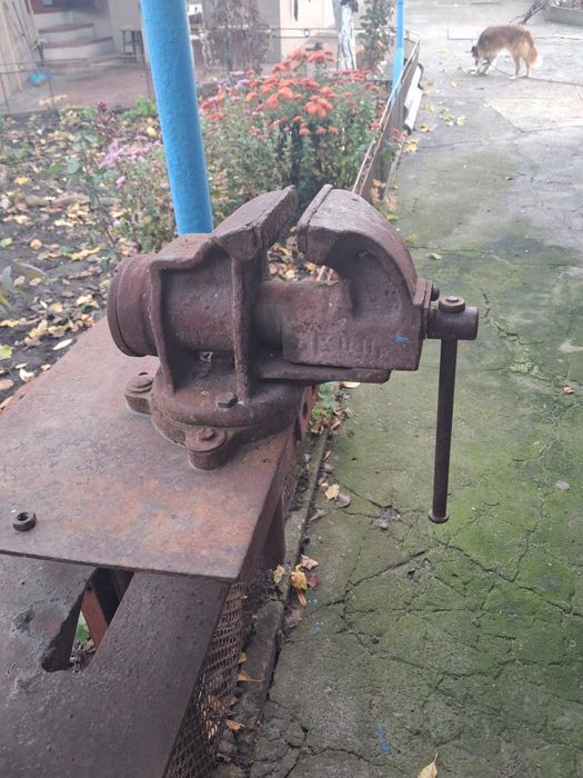 Продам тиски б/у