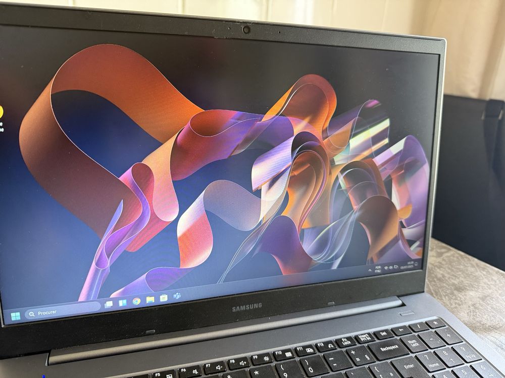Portátil Samsung Book 550xDA