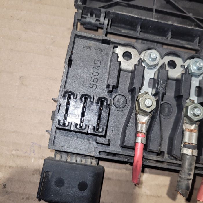 Skrzynka bezpieczników vw golf IV bora Audi seat skoda 2001r