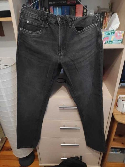 Czarne dżinsy. Sinsay. Rozm. 30.