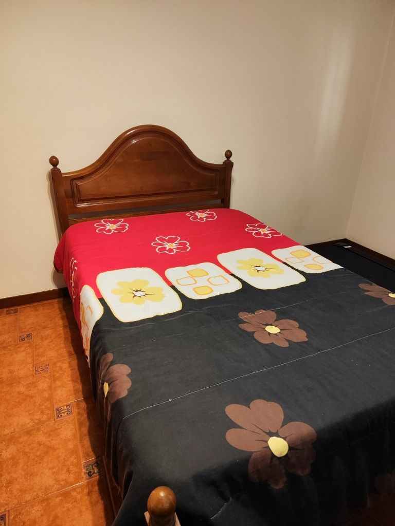 Cama completa com colchão e estrado