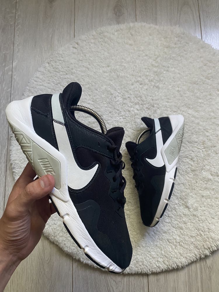Мужские Кроссовки Nike Legend Essential 2  42р(27см)