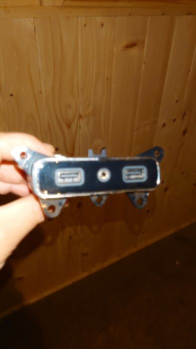 USB hub Jeep Grand Cherokee wk2 18-21