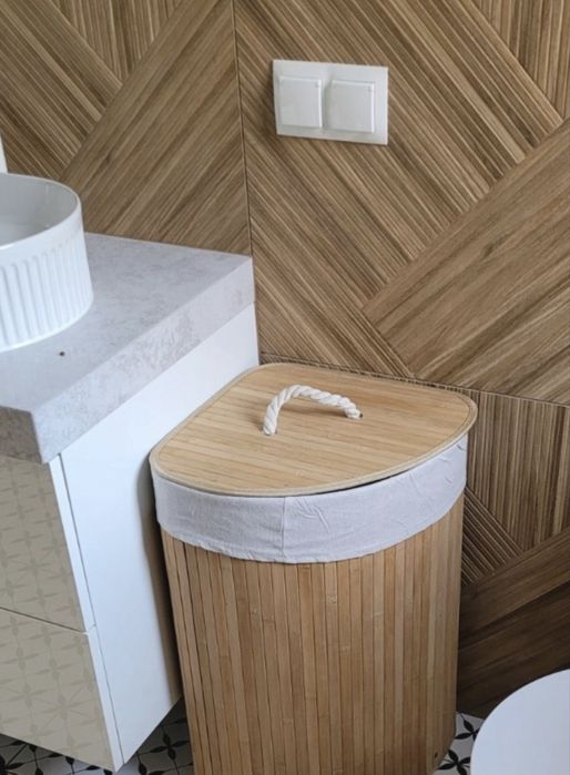 Kosz narożny bambusowy na pranie 60L z pokrywą – pojemnik kufer