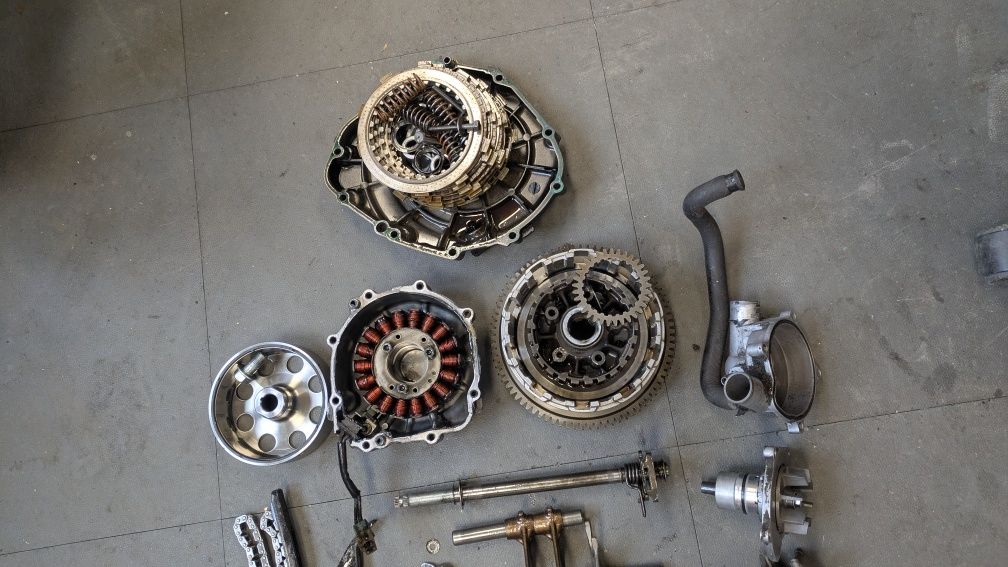 Suzuki GSX-R 750 K2 Silnik na części GSXR głowica skrzynia alternator
