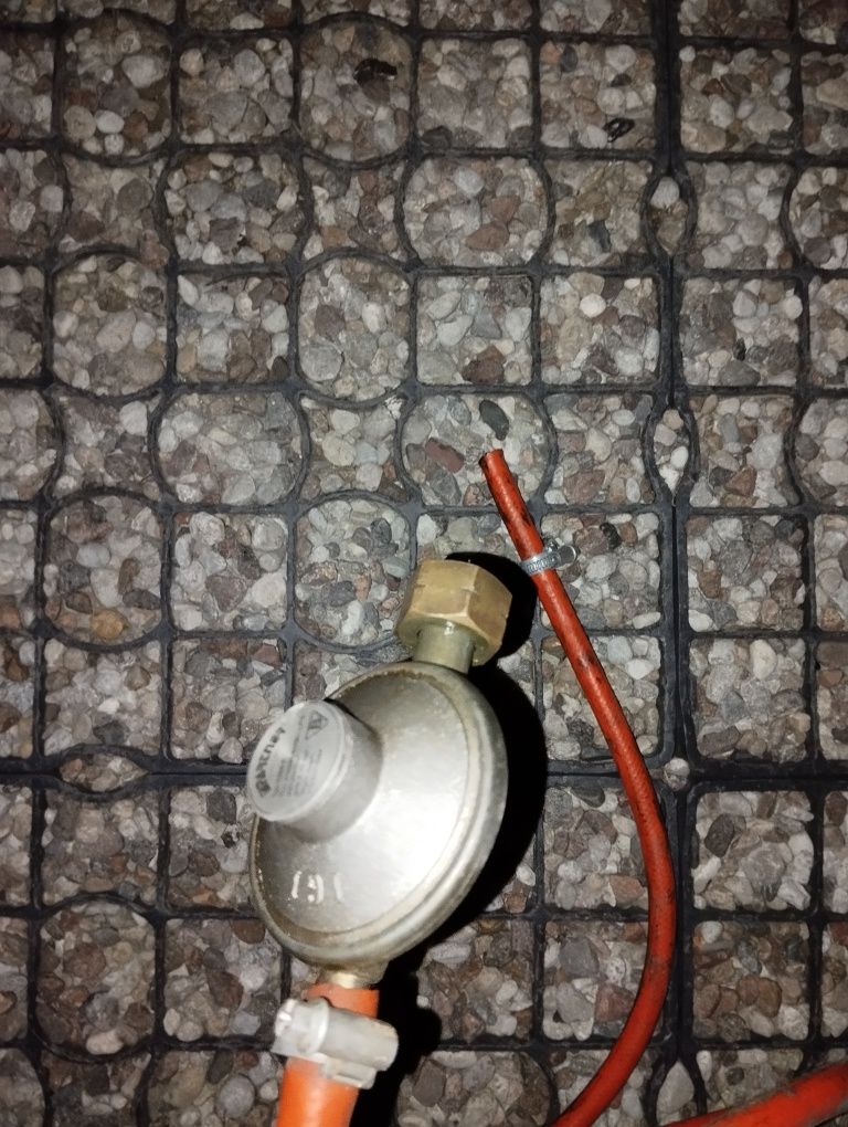 Wąż 1 metr do butli z gazem  z reduktorem 11 kg