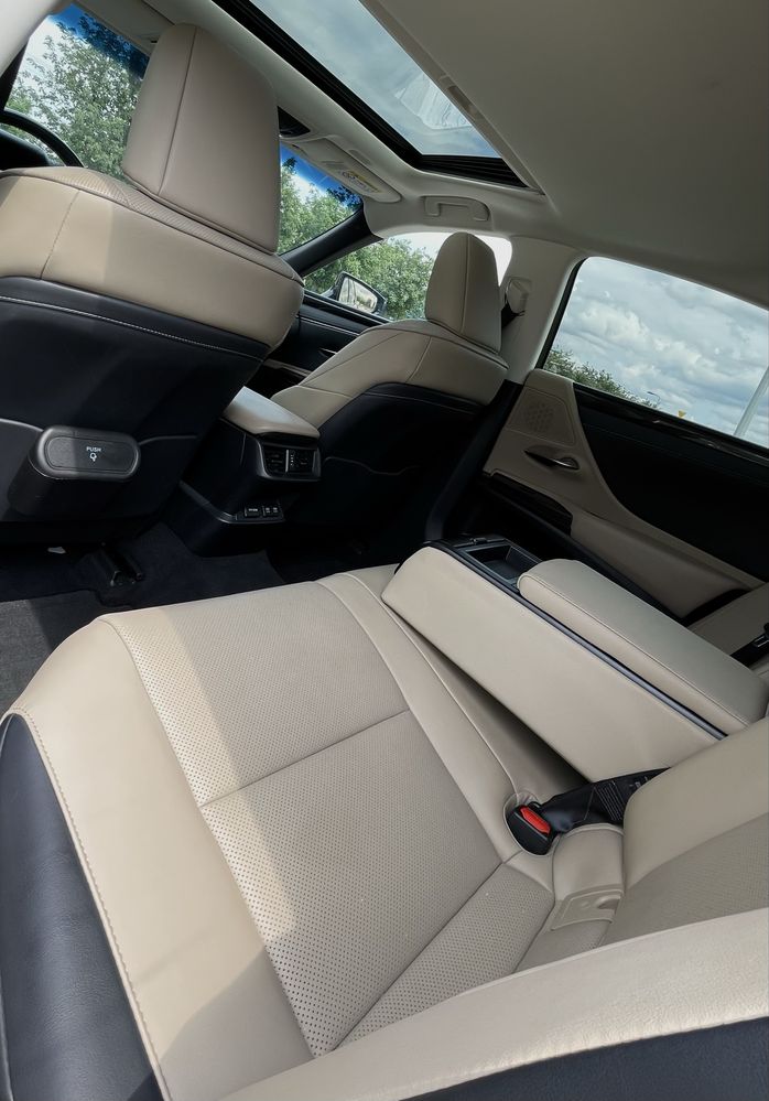 Prywatny kierowca – Lexus ES – komfort i punktualność