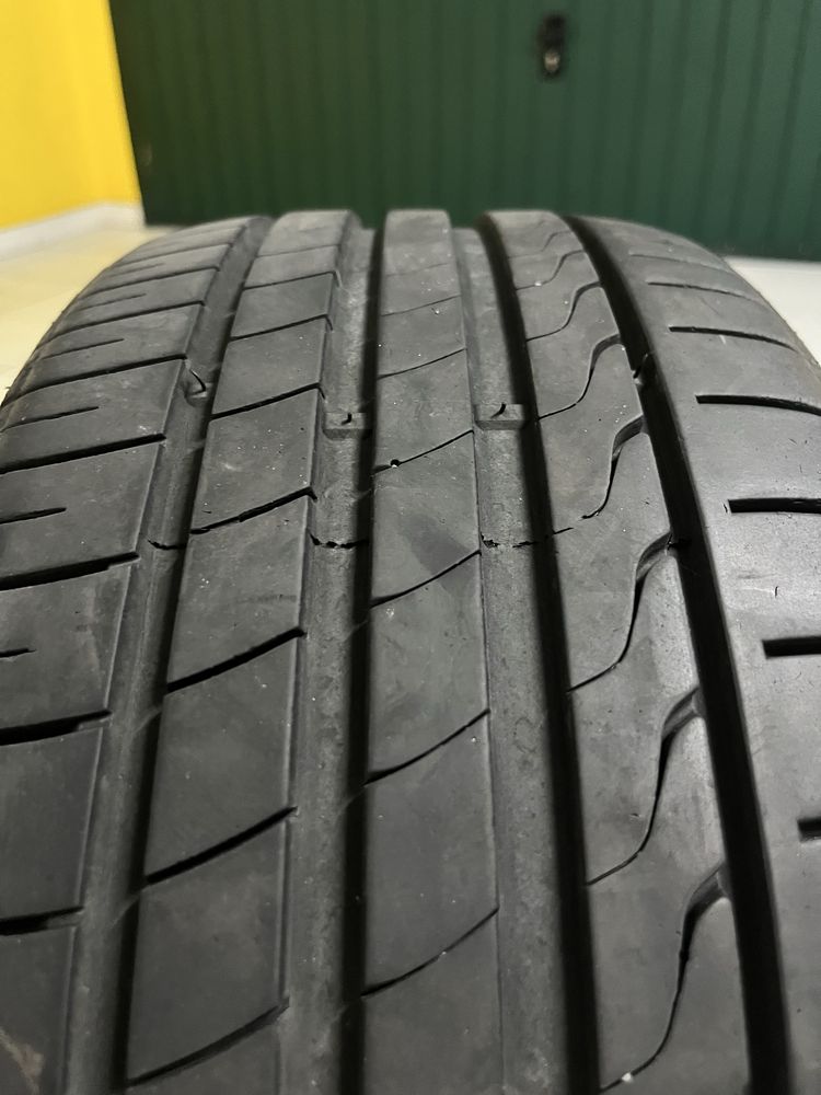 Pneus semi-novos 205/40 R17