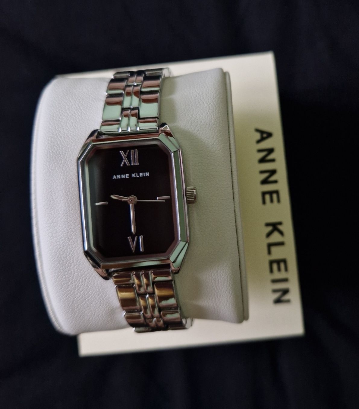 Оригінальний годинник Anne Klein.