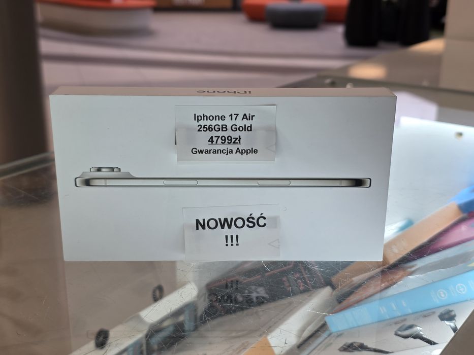 iPhone 17 Air 256G Gold New !!