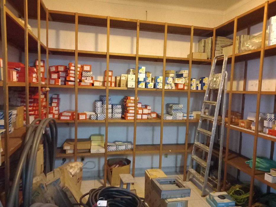 Fim de stock de loja de material elétrico