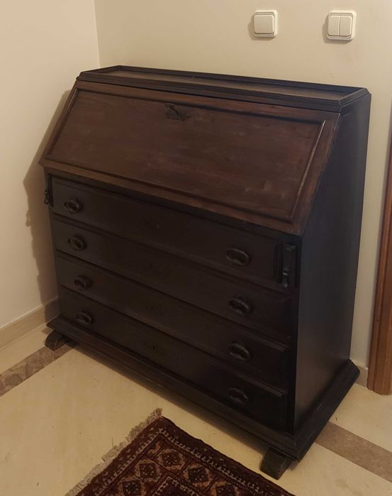 Escrivaninha de madeira