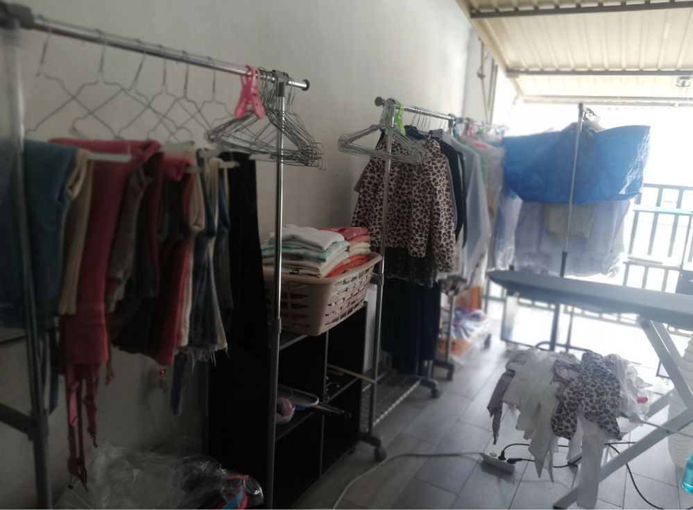 Vendo suporte para cabides ( cherriots) como novos para pendurar roupa