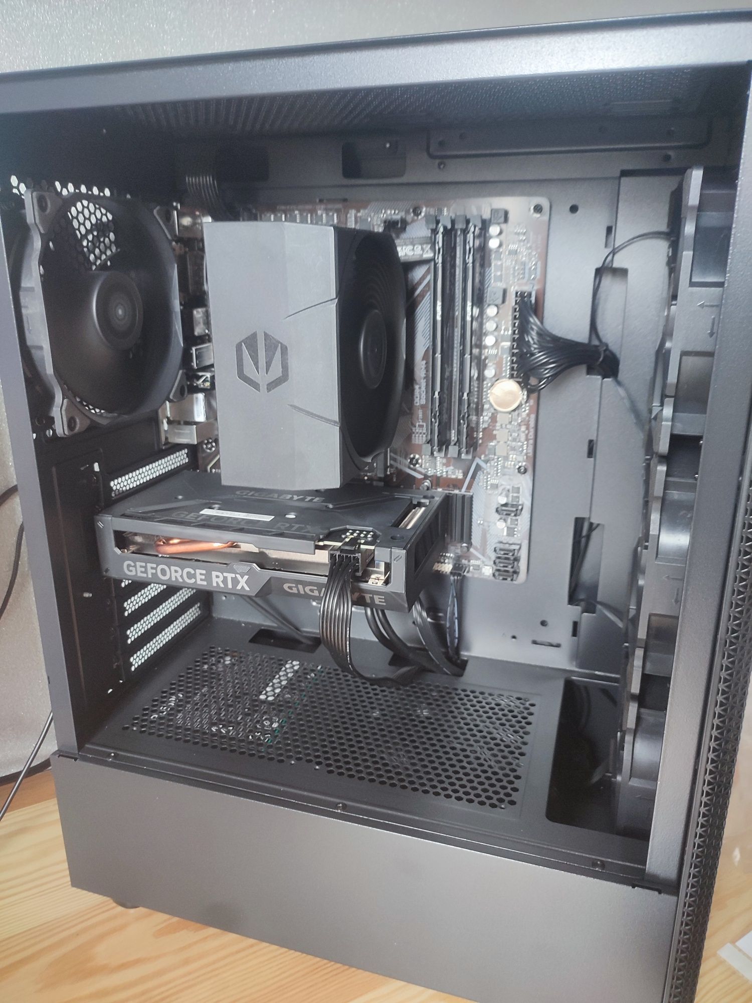 Komputer stacjonarny Ryzen 5 5600 /Rtx 4060