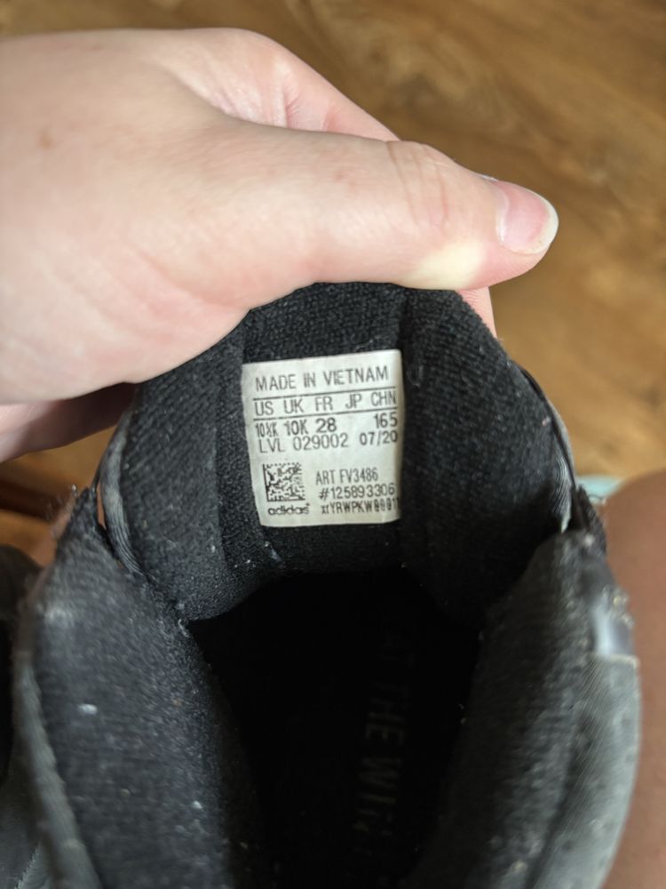 Продам  оригінальні черевикі adidas
