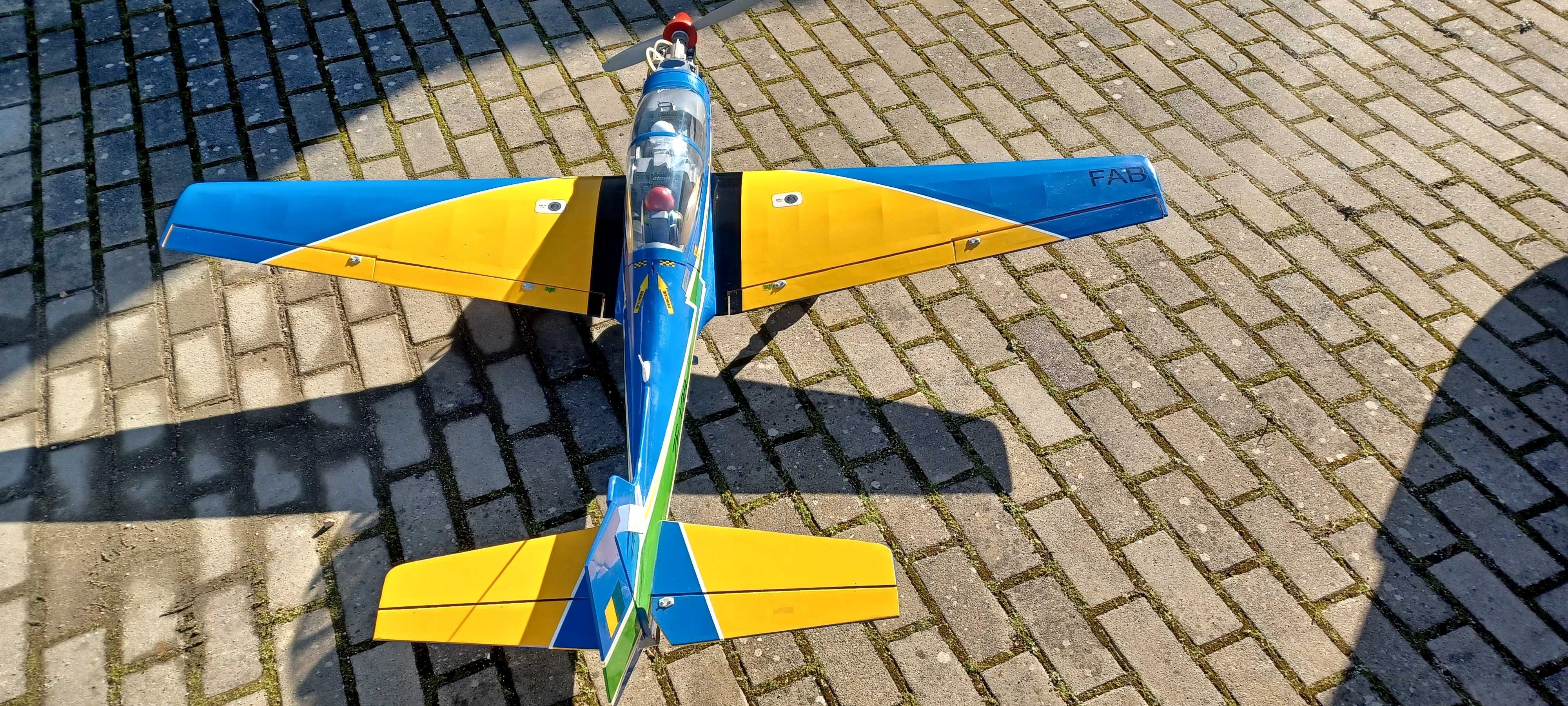 Vendo avião Tucano rc