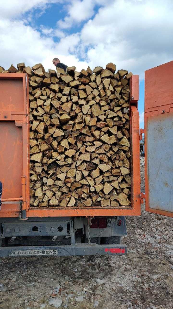 дубові дрова - це вибір, який забезпечить ваш дім теплом на довгий час