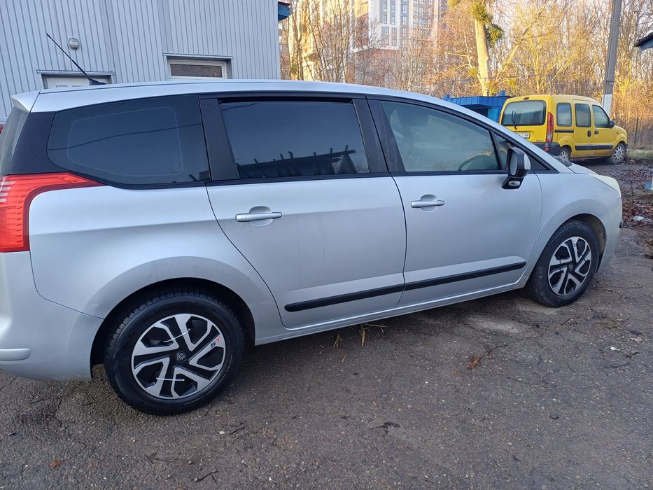 Сімейний автомобіль.