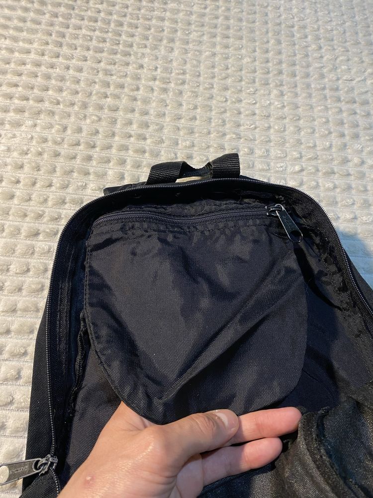 Средний черный рюкзак EASTPAK портфель
