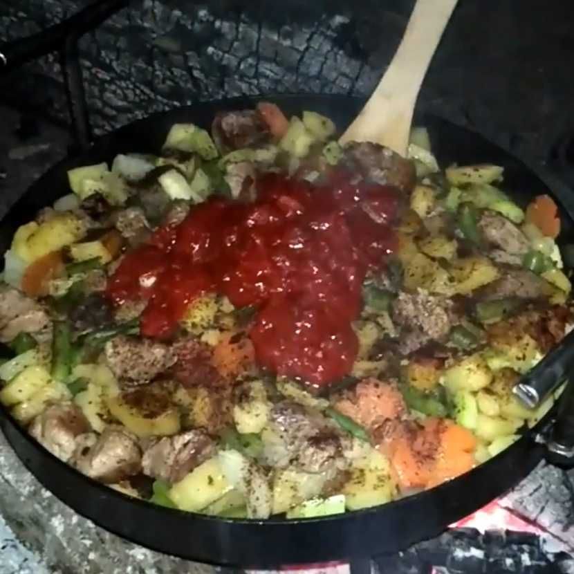 Пательня - виріб з диску борони на вогонь садж з ніжками і ручками