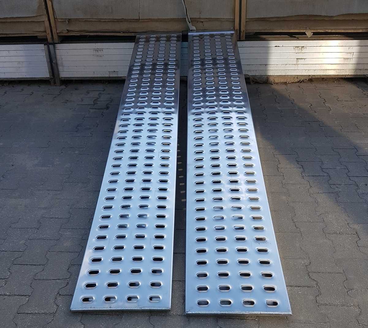 Najazdy aluminiowe LOHR 3000 x 425 x 69 x 4.