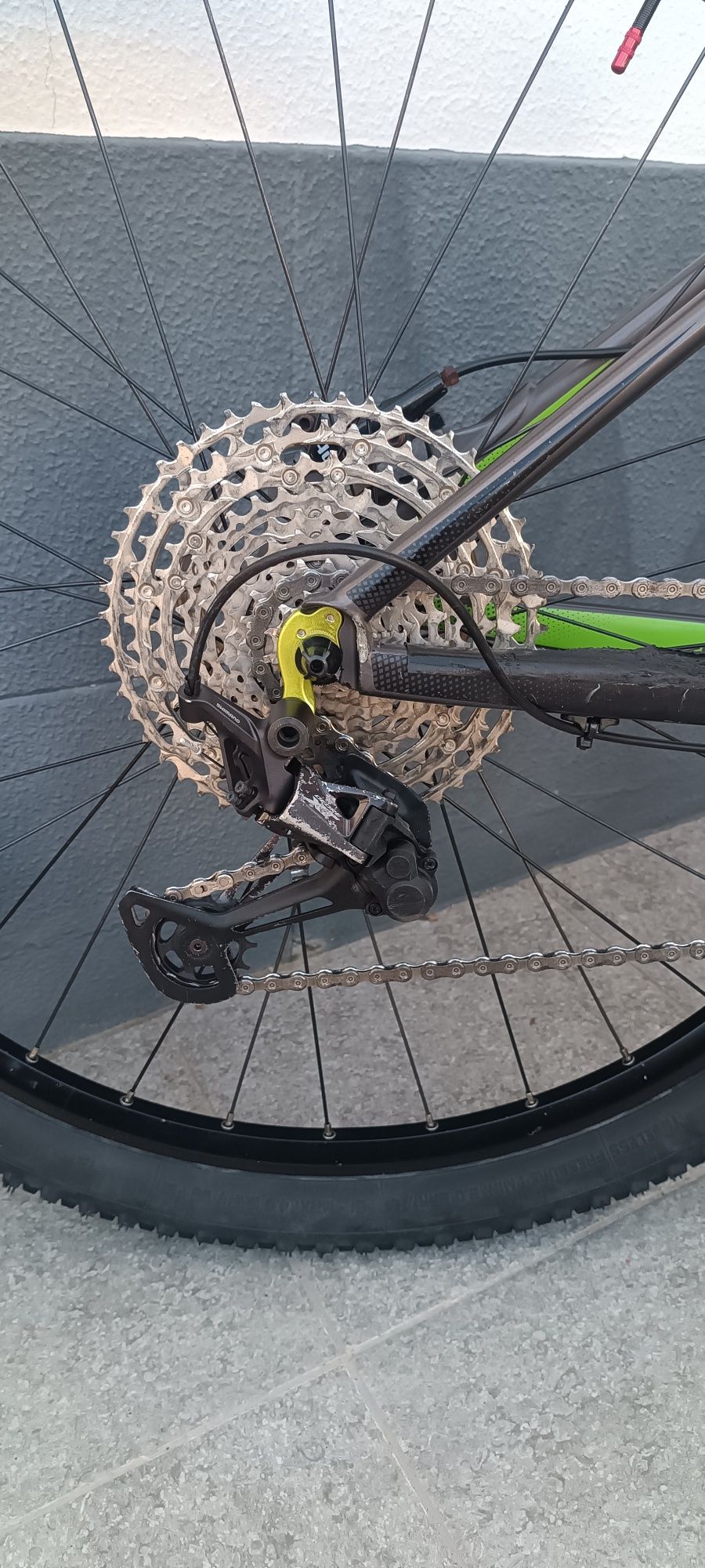 Bicicleta cube carbono M roda 29