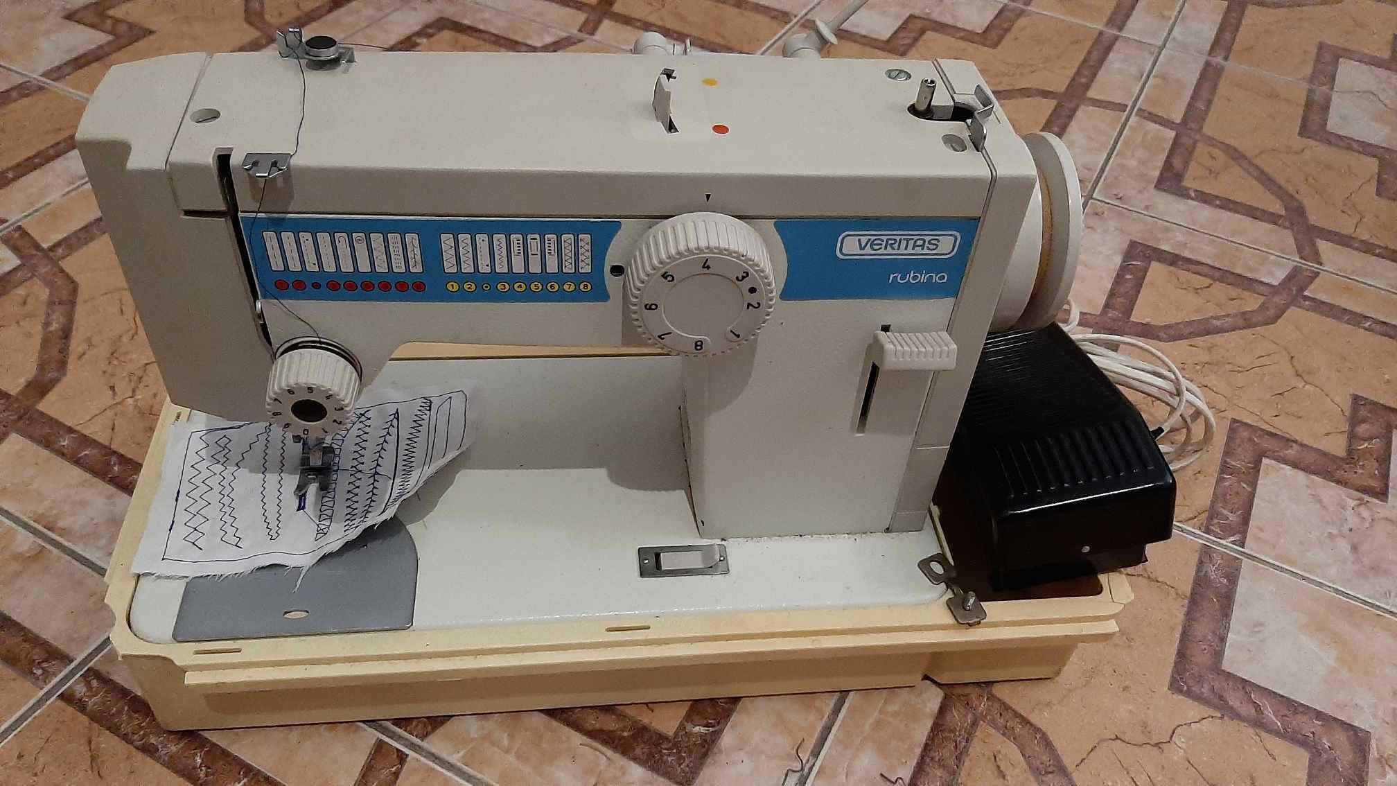 Продається професійна швейна машинкаVeritas Rubina