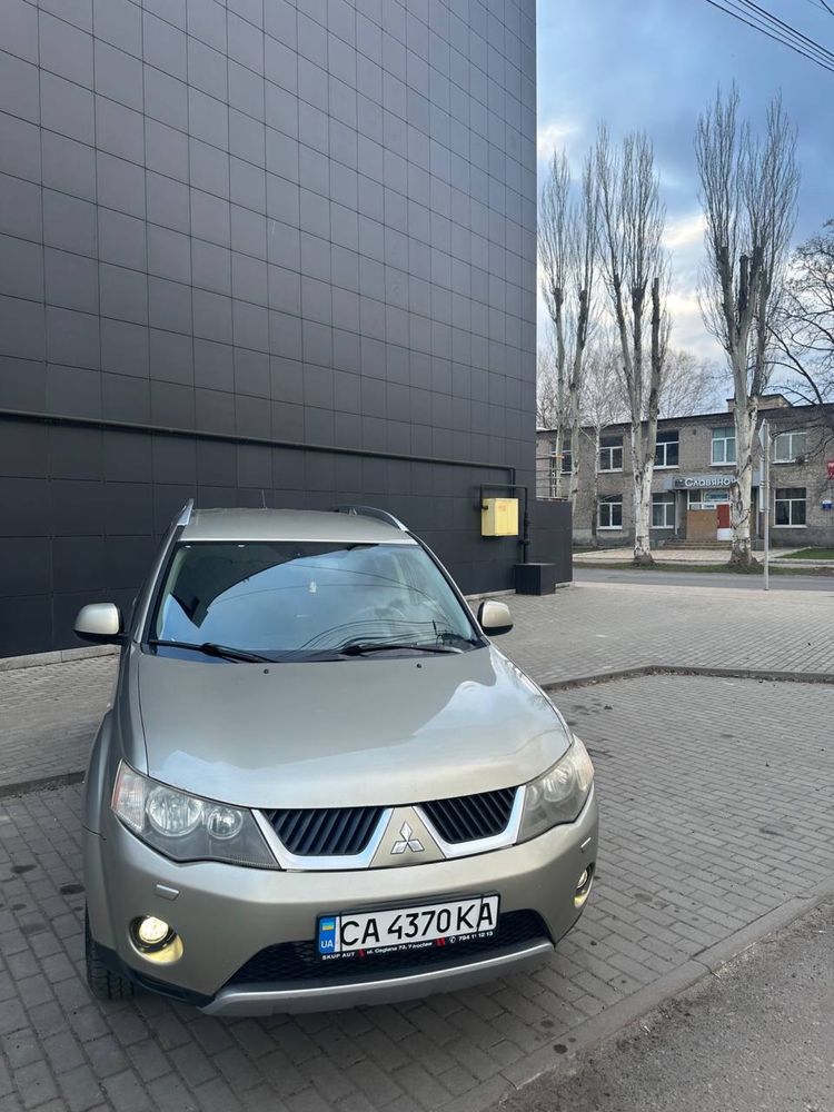 Продам Mitsubihi Outlender 2л дизель